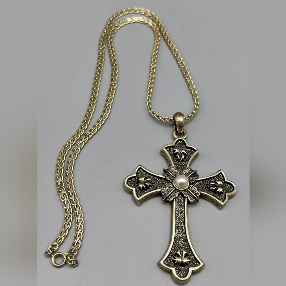 Vintage GT Sarah Coventry Limited Edition 1975 Pearl Cross Necklace 22",3.5" EUC